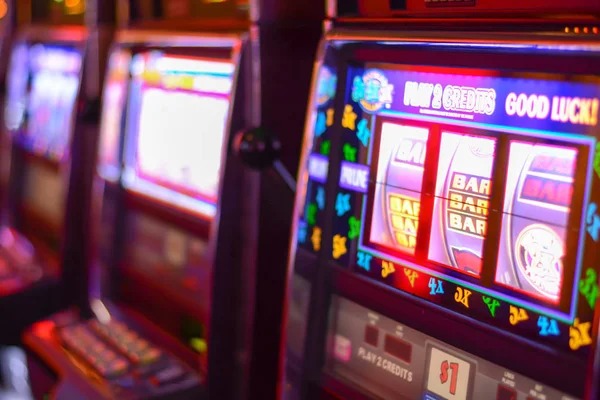 Multi-camera view of olxtop1 live-dealer American Roulette studio